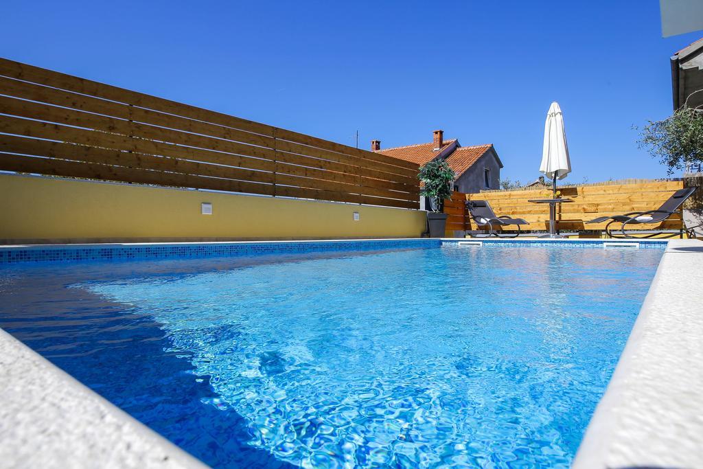 Pool Julia Apartamento